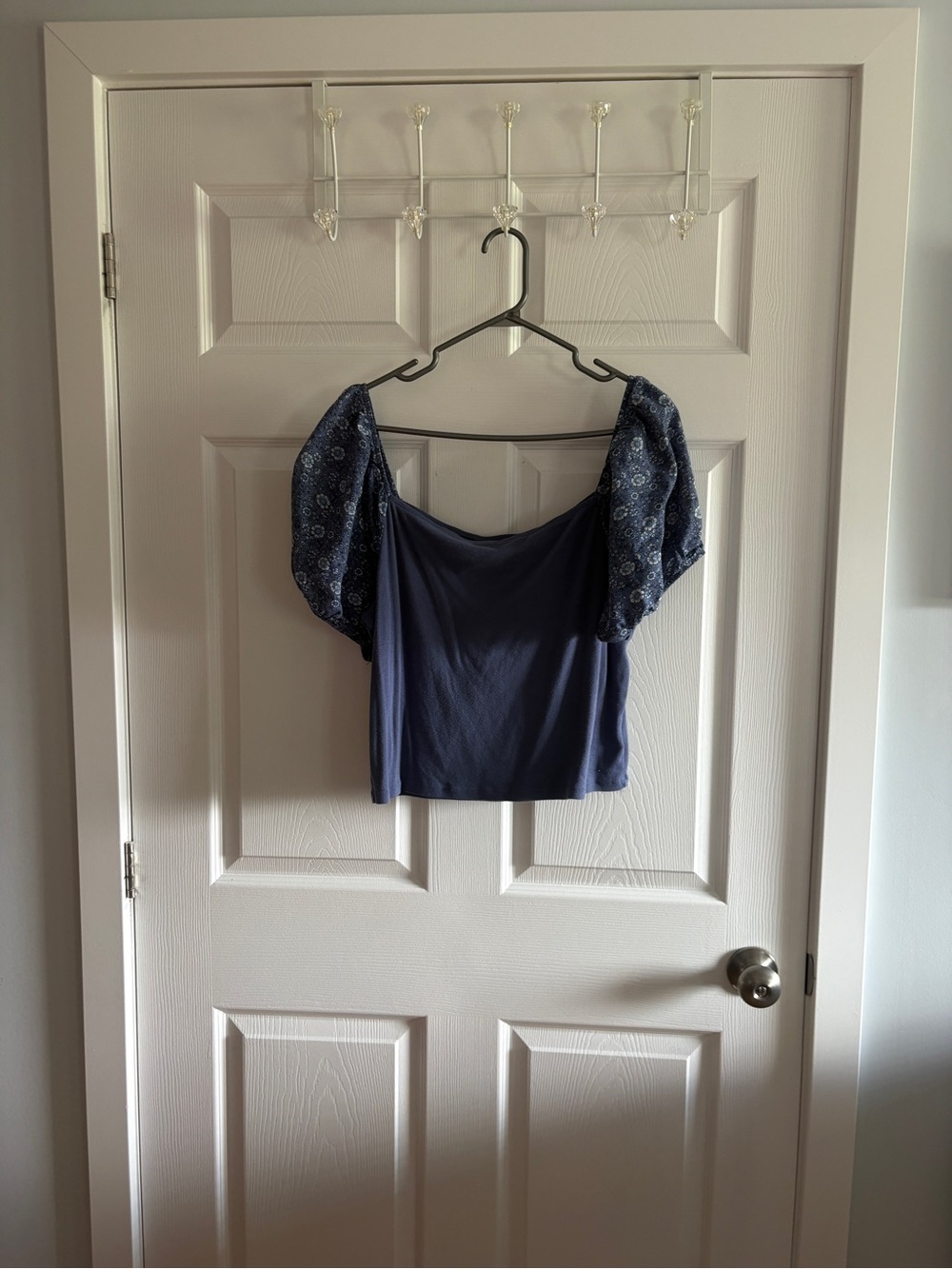 American Eagle Women's Navy Blue Puff-Sleeve Top